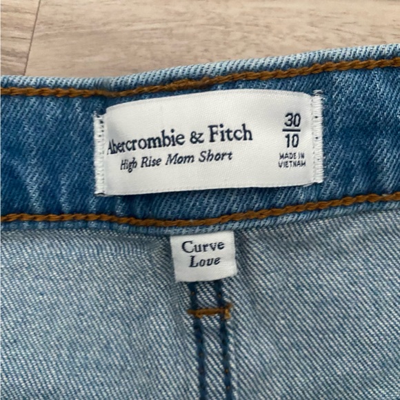 NWT Abercrombie & Fitch Curve Love High Rise Mom Short - Picture 3 of 4
